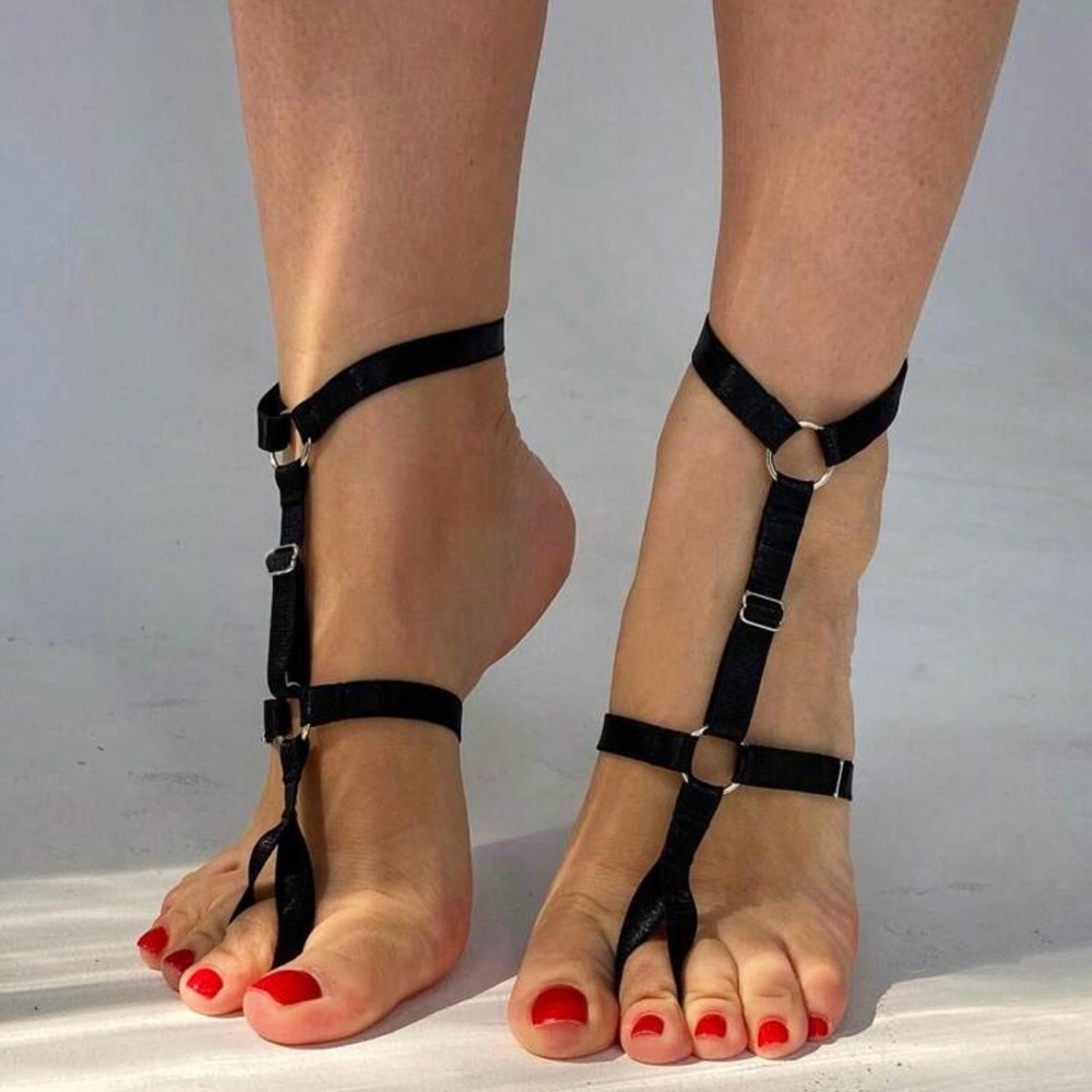 Black Strappy Barefoot Sandals - Women's Decorative Foot Jewelry